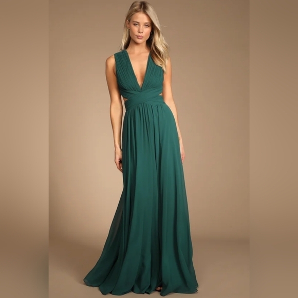 Lulus Dresses & Skirts - NWOT Lulu's Emerald Green Cutout Maxi Dress Size M=6/8